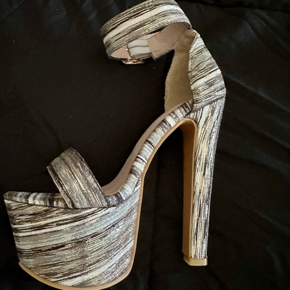 Zapatos color crema y marrón! Con finas líneas doradas! Nuevos! Nunca usados! - Picture 4 of 5